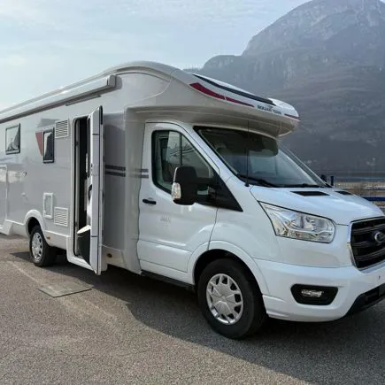 camper 5 posti semintegrale pronto per il noleggio